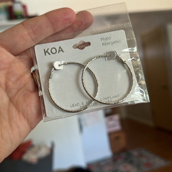 KOA Hypo Allergenic Silver Hoop Earrings - Picture 1 of 2